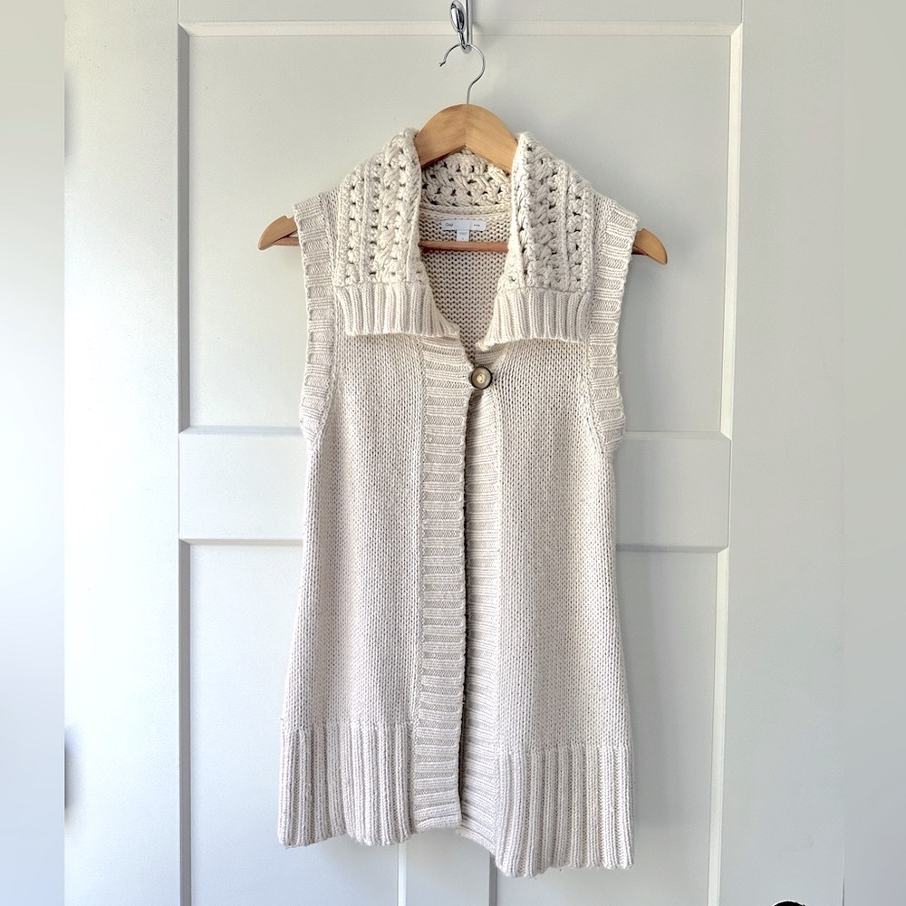 GAP women’s sweater vest